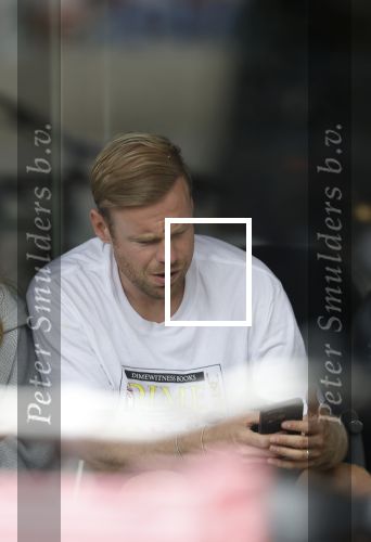 Amsterdam 30 juni 2024
Davy Klaassen met nieuw kapsel en zijn vrouw op terras in Amsterdam zuid.
Ze zijn pas getrouwd.