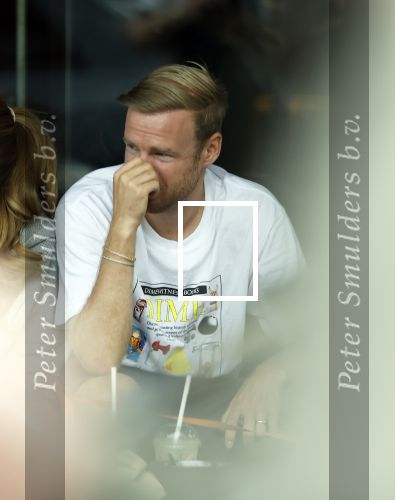 Amsterdam 30 juni 2024
Davy Klaassen met nieuw kapsel en zijn vrouw op terras in Amsterdam zuid.
Ze zijn pas getrouwd.
