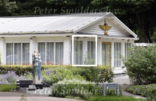Rotterdam 14 juni 2024 
Begrafenis en besloten kring van Jan v Galen de vader van Rachel Hazes op begraafplaats Hofwijk in de witte kapel. Aanwezig beste vrienden Jaqueline Laats Jeanine Heruer Joop Kruis Ricardo Klaverdijk en Loes v Katwijk