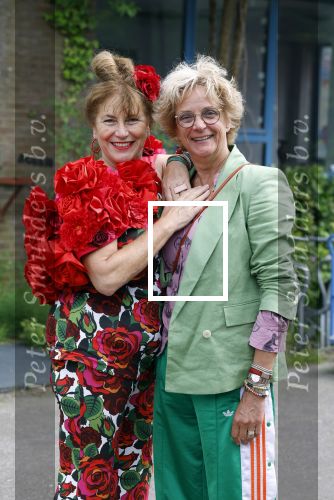 Amsterdam 4 juni 2024
Boekpresentatie Debbie de Jong van B&B Vol liefde . Debbie en Lenette v Dongen