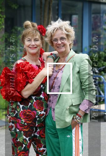 Amsterdam 4 juni 2024
Boekpresentatie Debbie de Jong van B&B Vol liefde . Debbie en Lenette v Dongen