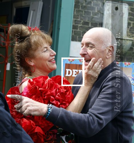 Amsterdam 4 juni 2024
Boekpresentatie Debbie de Jong van B&B Vol liefde . Debbie de Jong met ex Alfred v d Heuvel en zijn nieuwe vriendin