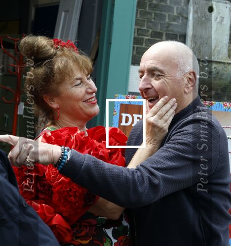 Amsterdam 4 juni 2024
Boekpresentatie Debbie de Jong van B&B Vol liefde . Debbie de Jong met ex Alfred v d Heuvel en zijn nieuwe vriendin