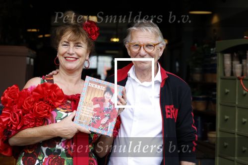 Amsterdam 4 juni 2024
Boekpresentatie Debbie de Jong van B&B Vol liefde . Debbie de Jong en partner Paul