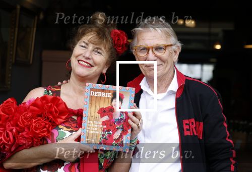 Amsterdam 4 juni 2024
Boekpresentatie Debbie de Jong van B&B Vol liefde . Debbie de Jong en partner Paul