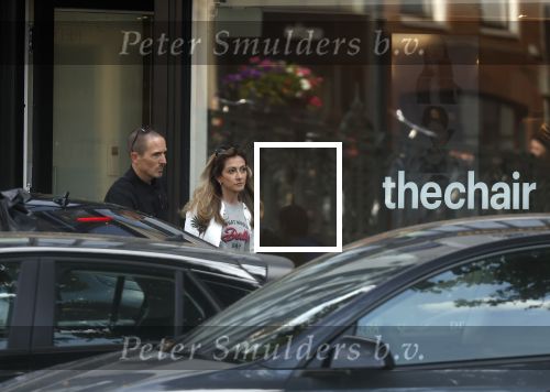 Amsterdam 28 juni 2024
Dilan Yesilgoz gaat met haar beveiliging naar de kapper in het centrum van Amsterdam.
