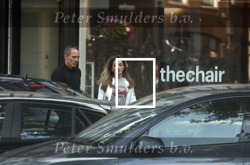 Amsterdam 28 juni 2024
Dilan Yesilgoz gaat met haar beveiliging naar de kapper in het centrum van Amsterdam.
