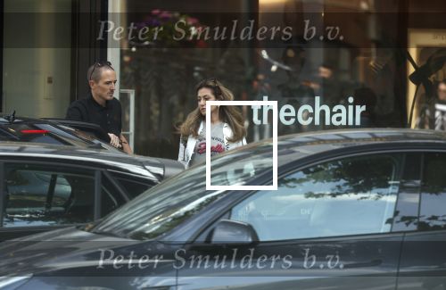 Amsterdam 28 juni 2024
Dilan Yesilgoz gaat met haar beveiliging naar de kapper in het centrum van Amsterdam.