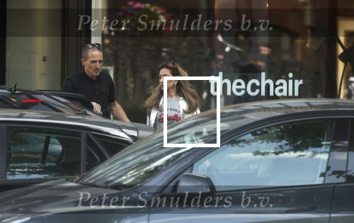 Amsterdam 28 juni 2024
Dilan Yesilgoz gaat met haar beveiliging naar de kapper in het centrum van Amsterdam.
