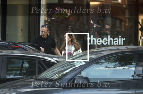 Amsterdam 28 juni 2024
Dilan Yesilgoz gaat met haar beveiliging naar de kapper in het centrum van Amsterdam.