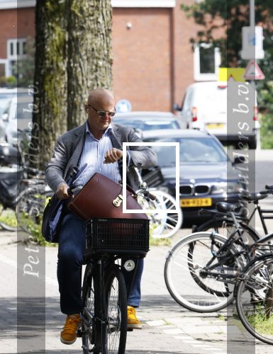 Amsterdam 13 juni 2024
Ferdinand Grapperhaus op de fiets in Amsterdam zuid.