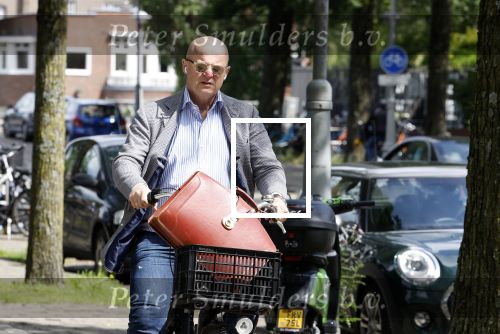 Amsterdam 13 juni 2024
Ferdinand Grapperhaus op de fiets in Amsterdam zuid.