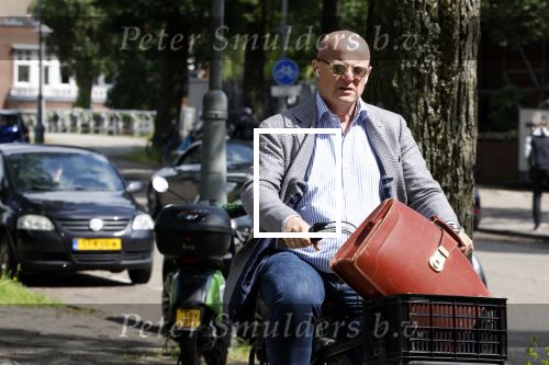 Amsterdam 13 juni 2024
Ferdinand Grapperhaus op de fiets in Amsterdam zuid.