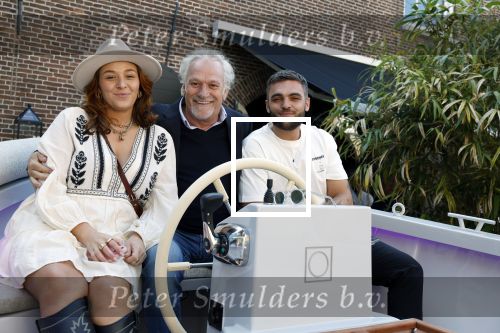 Naarden 19 juni 2024
Presentatie stormer sloep ism Monique des Bouvrie bij het Arsenaal. Bob Wisse en Jan des Bouvrie jr  zijn al hun hele leven vrienden . Frank Wisse met Bob Wisse en Lotte Wisse