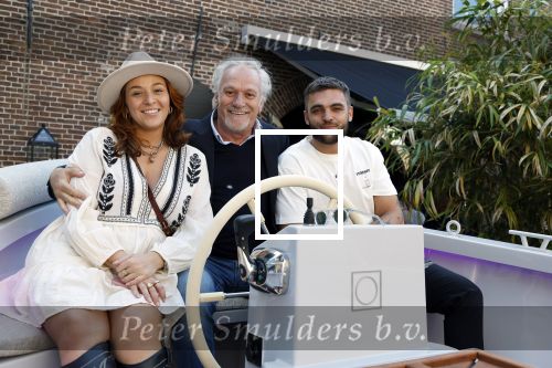 Naarden 19 juni 2024
Presentatie stormer sloep ism Monique des Bouvrie bij het Arsenaal. Bob Wisse en Jan des Bouvrie jr  zijn al hun hele leven vrienden . Frank Wisse met Bob Wisse en Lotte Wisse