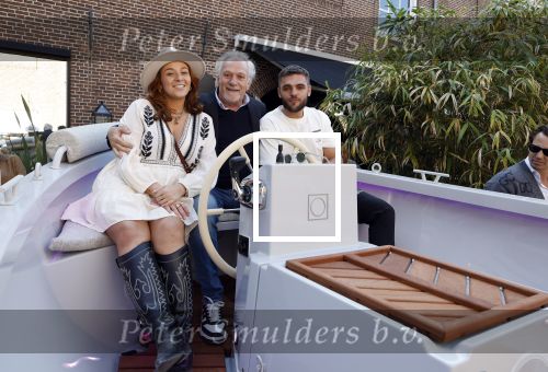 Naarden 19 juni 2024
Presentatie stormer sloep ism Monique des Bouvrie bij het Arsenaal. Bob Wisse en Jan des Bouvrie jr  zijn al hun hele leven vrienden . Frank Wisse met Bob Wisse en Lotte Wisse