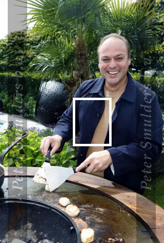 Fijnaart  31 mei 2024
BBQ bij fam Bauer in de tuin . Frans Bauer maakt samen met Lee Towers bekend dat hij dit jaar twee keer in Ahoy op graat treden. Aanwezig Frans Bauer Mariska Bauer Christiaan Bauer ( met vriendin Kim) Frans Bauer jr Jan Bauer en Lucas Bauer .