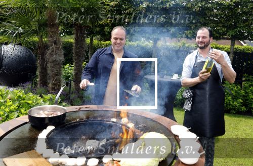 Fijnaart  31 mei 2024
BBQ bij fam Bauer in de tuin . Frans Bauer maakt samen met Lee Towers bekend dat hij dit jaar twee keer in Ahoy op graat treden. Aanwezig Frans Bauer Mariska Bauer Christiaan Bauer ( met vriendin Kim) Frans Bauer jr Jan Bauer en Lucas Bauer .