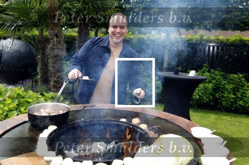 Fijnaart  31 mei 2024
BBQ bij fam Bauer in de tuin . Frans Bauer maakt samen met Lee Towers bekend dat hij dit jaar twee keer in Ahoy op graat treden. Aanwezig Frans Bauer Mariska Bauer Christiaan Bauer ( met vriendin Kim) Frans Bauer jr Jan Bauer en Lucas Bauer .