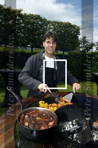 Fijnaart 31 mei  2024
BBQ bij fam Bauer in de tuin . Frans Bauer maakt samen met Lee Towers bekend dat hij dit jaar twee keer in Ahoy op graat treden. Aanwezig Frans Bauer Mariska Bauer Christiaan Bauer ( met vriendin Kim) Frans Bauer jr Jan Bauer en Lucas Bauer .