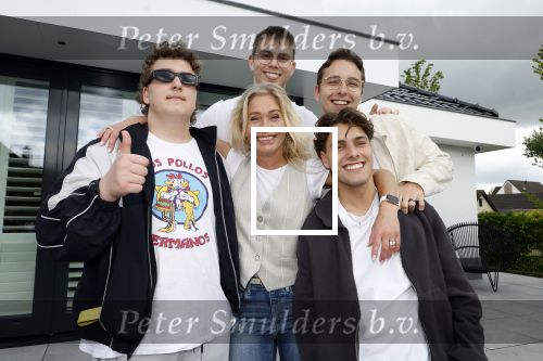 Fijnaart 31 mei  2024
BBQ bij fam Bauer in de tuin . Frans Bauer maakt samen met Lee Towers bekend dat hij dit jaar twee keer in Ahoy op graat treden. Aanwezig Frans Bauer Mariska Bauer Christiaan Bauer ( met vriendin Kim) Frans Bauer jr Jan Bauer en Lucas Bauer .