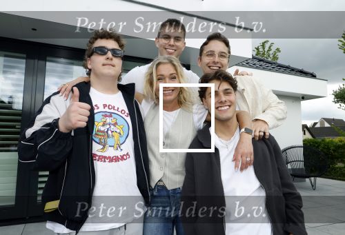 Fijnaart 31 mei  2024
BBQ bij fam Bauer in de tuin . Frans Bauer maakt samen met Lee Towers bekend dat hij dit jaar twee keer in Ahoy op graat treden. Aanwezig Frans Bauer Mariska Bauer Christiaan Bauer ( met vriendin Kim) Frans Bauer jr Jan Bauer en Lucas Bauer .