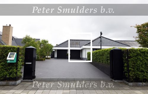 Fijnaart 31 mei  2024
BBQ bij fam Bauer in de tuin . Frans Bauer maakt samen met Lee Towers bekend dat hij dit jaar twee keer in Ahoy op graat treden. Aanwezig Frans Bauer Mariska Bauer Christiaan Bauer ( met vriendin Kim) Frans Bauer jr Jan Bauer en Lucas Bauer . Frans en Mariska hebben hun huis laten verbouwen en hebben een prachtig zwembad in de tuin . Aan het hek bij de poort hangt een defibrillator