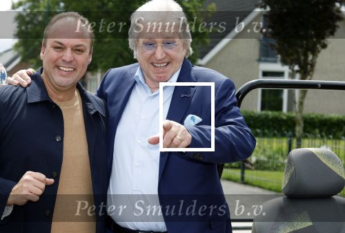 Fijnaart 31 mei 2024
BBQ bij fam Bauer in de tuin . Frans Bauer maakt samen met Lee Towers bekend dat hij dit jaar twee keer in Ahoy op graat treden. Aanwezig Frans Bauer Mariska Bauer Christiaan Bauer ( met vriendin Kim) Frans Bauer jr Jan Bauer en Lucas Bauer .