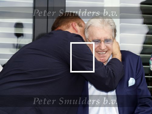 Fijnaart 31 mei 2024
BBQ bij fam Bauer in de tuin . Frans Bauer maakt samen met Lee Towers bekend dat hij dit jaar twee keer in Ahoy op graat treden. Aanwezig Frans Bauer Mariska Bauer Christiaan Bauer ( met vriendin Kim) Frans Bauer jr Jan Bauer en Lucas Bauer .