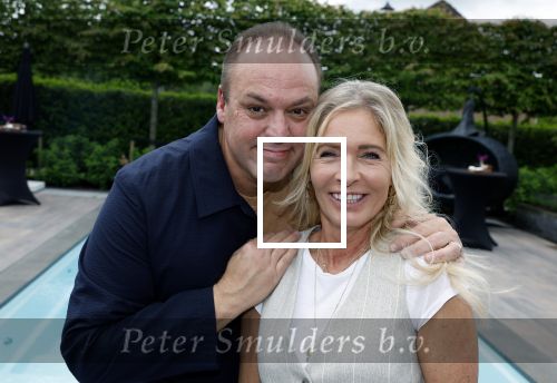 Fijnaart 31 mei 2024
BBQ bij fam Bauer in de tuin . Frans Bauer maakt samen met Lee Towers bekend dat hij dit jaar twee keer in Ahoy op graat treden. Aanwezig Frans Bauer Mariska Bauer Christiaan Bauer ( met vriendin Kim) Frans Bauer jr Jan Bauer en Lucas Bauer .