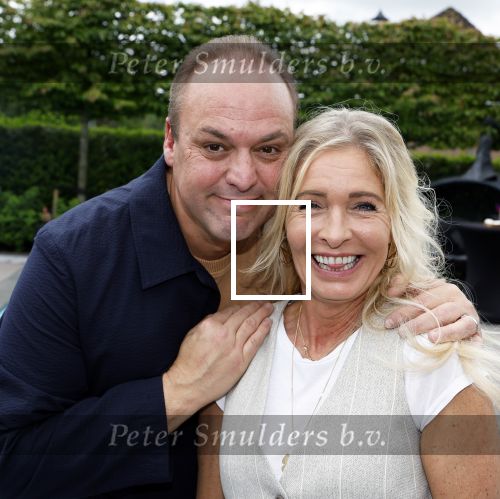 Fijnaart 31 mei 2024
BBQ bij fam Bauer in de tuin . Frans Bauer maakt samen met Lee Towers bekend dat hij dit jaar twee keer in Ahoy op graat treden. Aanwezig Frans Bauer Mariska Bauer Christiaan Bauer ( met vriendin Kim) Frans Bauer jr Jan Bauer en Lucas Bauer .