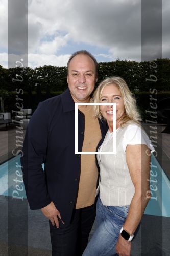 Fijnaart 31 mei 2024
BBQ bij fam Bauer in de tuin . Frans Bauer maakt samen met Lee Towers bekend dat hij dit jaar twee keer in Ahoy op graat treden. Aanwezig Frans Bauer Mariska Bauer Christiaan Bauer ( met vriendin Kim) Frans Bauer jr Jan Bauer en Lucas Bauer .