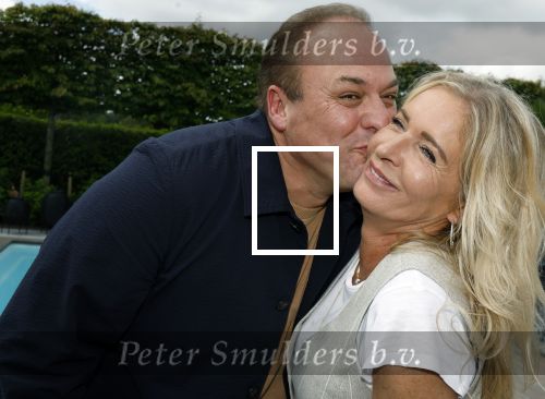 Fijnaart 31 mei 2024
BBQ bij fam Bauer in de tuin . Frans Bauer maakt samen met Lee Towers bekend dat hij dit jaar twee keer in Ahoy op graat treden. Aanwezig Frans Bauer Mariska Bauer Christiaan Bauer ( met vriendin Kim) Frans Bauer jr Jan Bauer en Lucas Bauer .