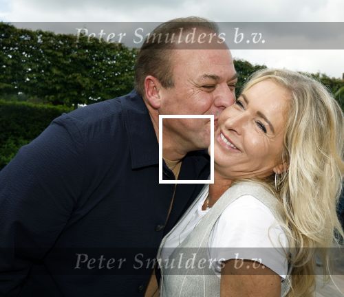 Fijnaart 31 mei 2024
BBQ bij fam Bauer in de tuin . Frans Bauer maakt samen met Lee Towers bekend dat hij dit jaar twee keer in Ahoy op graat treden. Aanwezig Frans Bauer Mariska Bauer Christiaan Bauer ( met vriendin Kim) Frans Bauer jr Jan Bauer en Lucas Bauer .