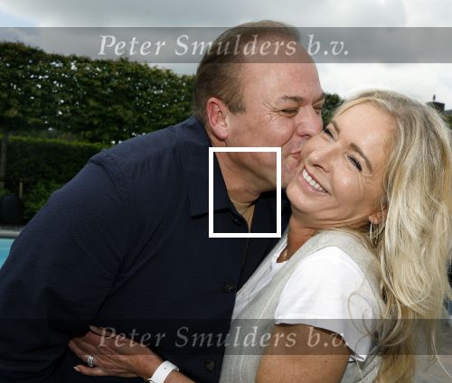 Fijnaart 31 mei 2024
BBQ bij fam Bauer in de tuin . Frans Bauer maakt samen met Lee Towers bekend dat hij dit jaar twee keer in Ahoy op graat treden. Aanwezig Frans Bauer Mariska Bauer Christiaan Bauer ( met vriendin Kim) Frans Bauer jr Jan Bauer en Lucas Bauer .