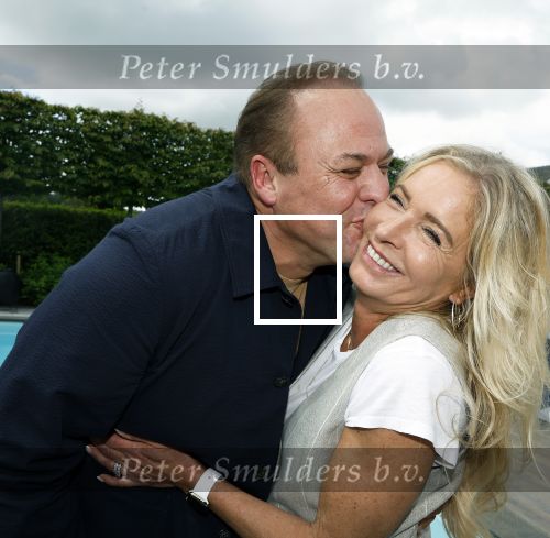 Fijnaart 31 mei 2024
BBQ bij fam Bauer in de tuin . Frans Bauer maakt samen met Lee Towers bekend dat hij dit jaar twee keer in Ahoy op graat treden. Aanwezig Frans Bauer Mariska Bauer Christiaan Bauer ( met vriendin Kim) Frans Bauer jr Jan Bauer en Lucas Bauer .