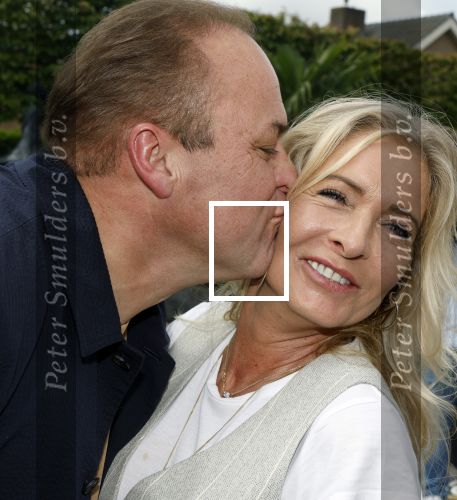Fijnaart 31 mei 2024
BBQ bij fam Bauer in de tuin . Frans Bauer maakt samen met Lee Towers bekend dat hij dit jaar twee keer in Ahoy op graat treden. Aanwezig Frans Bauer Mariska Bauer Christiaan Bauer ( met vriendin Kim) Frans Bauer jr Jan Bauer en Lucas Bauer .