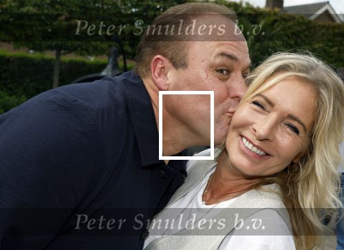 Fijnaart 31 mei 2024
BBQ bij fam Bauer in de tuin . Frans Bauer maakt samen met Lee Towers bekend dat hij dit jaar twee keer in Ahoy op graat treden. Aanwezig Frans Bauer Mariska Bauer Christiaan Bauer ( met vriendin Kim) Frans Bauer jr Jan Bauer en Lucas Bauer .