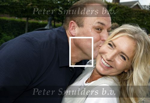 Fijnaart 31 mei 2024
BBQ bij fam Bauer in de tuin . Frans Bauer maakt samen met Lee Towers bekend dat hij dit jaar twee keer in Ahoy op graat treden. Aanwezig Frans Bauer Mariska Bauer Christiaan Bauer ( met vriendin Kim) Frans Bauer jr Jan Bauer en Lucas Bauer .