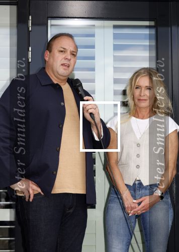 Fijnaart 31 mei 2024
BBQ bij fam Bauer in de tuin . Frans Bauer maakt samen met Lee Towers bekend dat hij dit jaar twee keer in Ahoy op graat treden. Aanwezig Frans Bauer Mariska Bauer Christiaan Bauer ( met vriendin Kim) Frans Bauer jr Jan Bauer en Lucas Bauer .