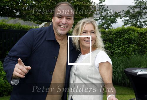 Fijnaart 31 mei 2024
BBQ bij fam Bauer in de tuin . Frans Bauer maakt samen met Lee Towers bekend dat hij dit jaar twee keer in Ahoy op graat treden. Aanwezig Frans Bauer Mariska Bauer Christiaan Bauer ( met vriendin Kim) Frans Bauer jr Jan Bauer en Lucas Bauer .