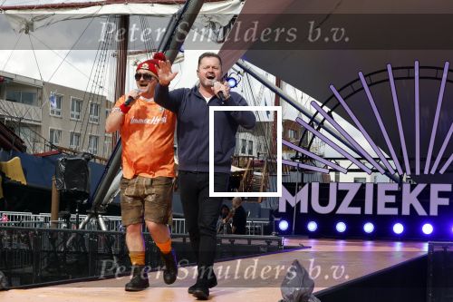 Zeewolde 29 mei 2024
Muziek feest op het plein in Zeewolde. Immer Hansi  treedt op met Frans Duijts
