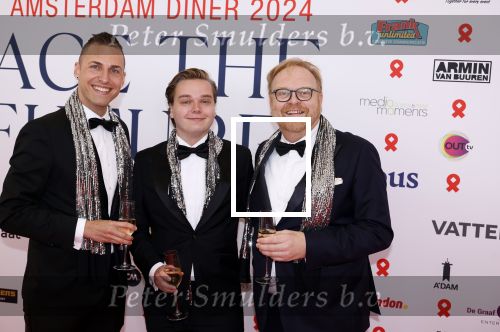 Amsterdam 8 juni 2024
Het Amsterdam diner in AFAS live . Vele Bekende mensen en zakenmensen kwamen naar het gala waar geld opgehaald wordt voor het aids fonds. Frits Huffnagel met vrienden