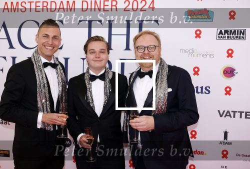 Amsterdam 8 juni 2024
Het Amsterdam diner in AFAS live . Vele Bekende mensen en zakenmensen kwamen naar het gala waar geld opgehaald wordt voor het aids fonds. Frits Huffnagel met vrienden