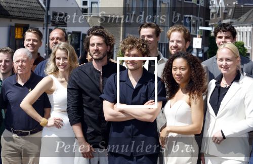 Wageningen 13 mei 2024
Presentatie musical 40-45 in hotel de Wereld met oa Soy Kroon Holly Brood Sjoerd Pleijsier Babette v Veen Kees Boot Frits Barend Dorian Bindels Gaia Aikman en Niniane Everaert.