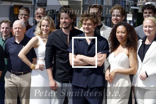 Wageningen 13 mei 2024
Presentatie musical 40-45 in hotel de Wereld met oa Soy Kroon Holly Brood Sjoerd Pleijsier Babette v Veen Kees Boot Frits Barend Dorian Bindels Gaia Aikman en Niniane Everaert.