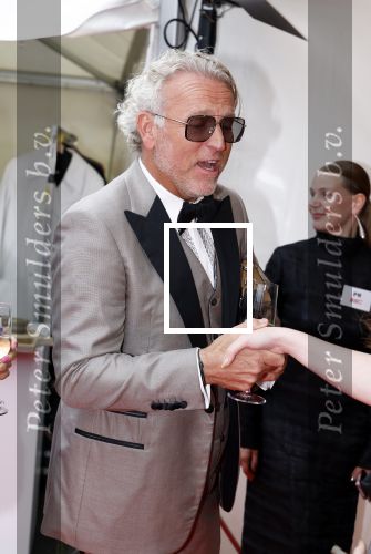Amsterdam 8 juni 2024
Het Amsterdam diner in AFAS live . Vele Bekende mensen en zakenmensen kwamen naar het gala waar geld opgehaald wordt voor het aids fonds. Gordon kwam met een goede vriendin