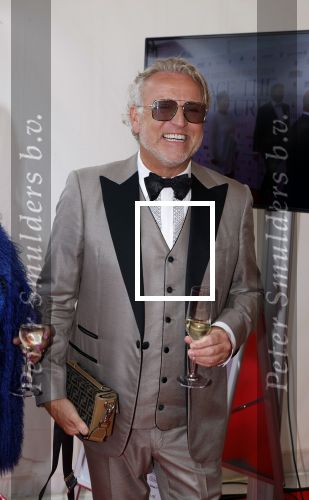 Amsterdam 8 juni 2024
Het Amsterdam diner in AFAS live . Vele Bekende mensen en zakenmensen kwamen naar het gala waar geld opgehaald wordt voor het aids fonds. Gordon kwam met een goede vriendin