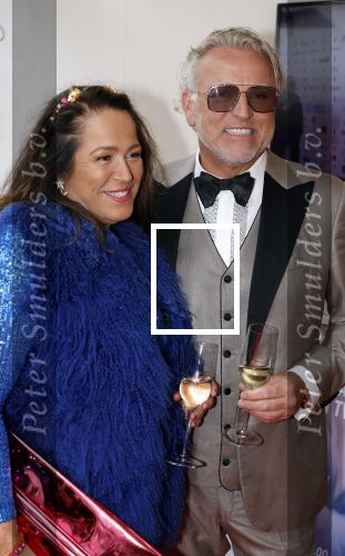 Amsterdam 8 juni 2024
Het Amsterdam diner in AFAS live . Vele Bekende mensen en zakenmensen kwamen naar het gala waar geld opgehaald wordt voor het aids fonds. Gordon kwam met een goede vriendin