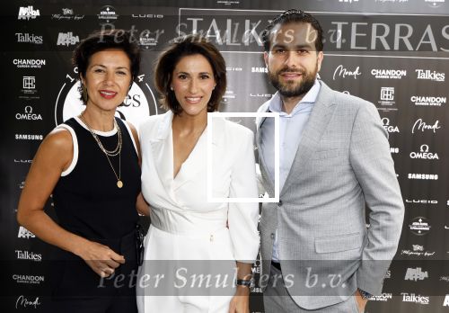 Amsterdam 6 juni 2024
Talkies terras awards bij het College Hotel . Gunay Uslu met directeur College Hotel en Kristina Bozilovic